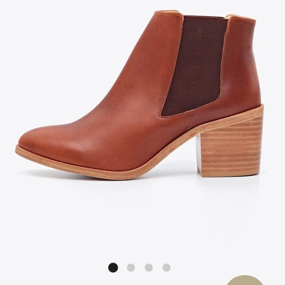 ISO Nisolo heeled Chelsea boot in brandy